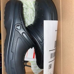 Women’s fuzzy crocs